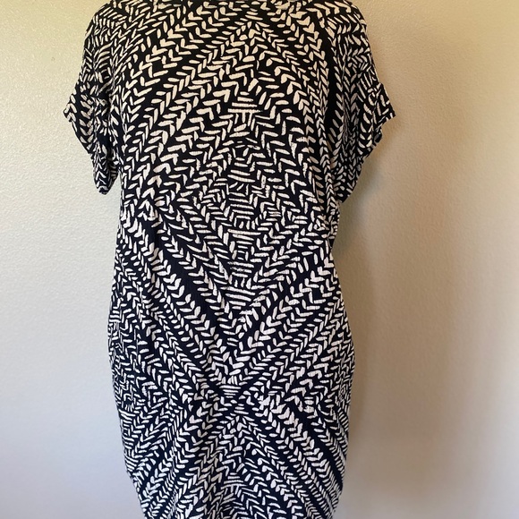 Sseko Black and White Reversible Dress - Picture 3 of 6